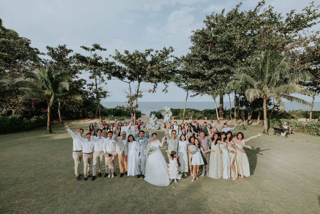 Which one is right for you? In Malaysia, choosing between an indoor or outdoor wedding is about balancing beauty, comfort, and preparedness...